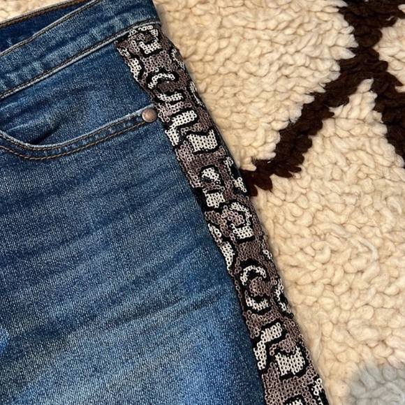 Johnny Was Cropped Skinny Jeans with Faux animal print stripes - Picture 3 of 6